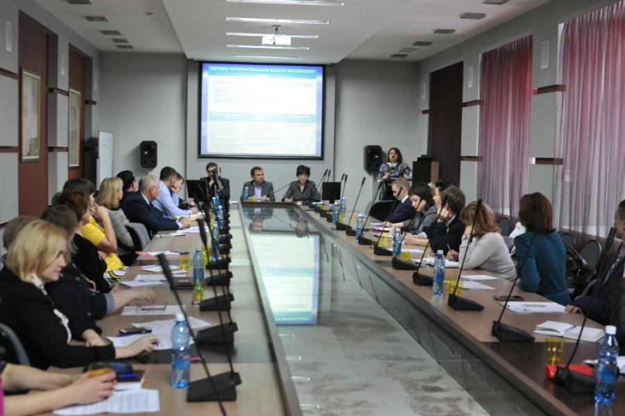 Политики, преподаватели и госслужащие обсудили в Академии административную реформу в Алтайском крае