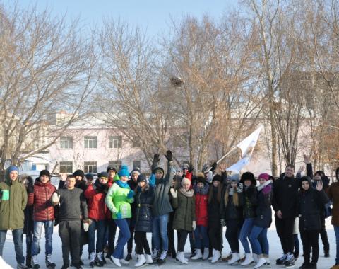 Танцы на льду и снежные эстафеты: ко Дню рождения филиала студенты устроили «Зимние забавы»