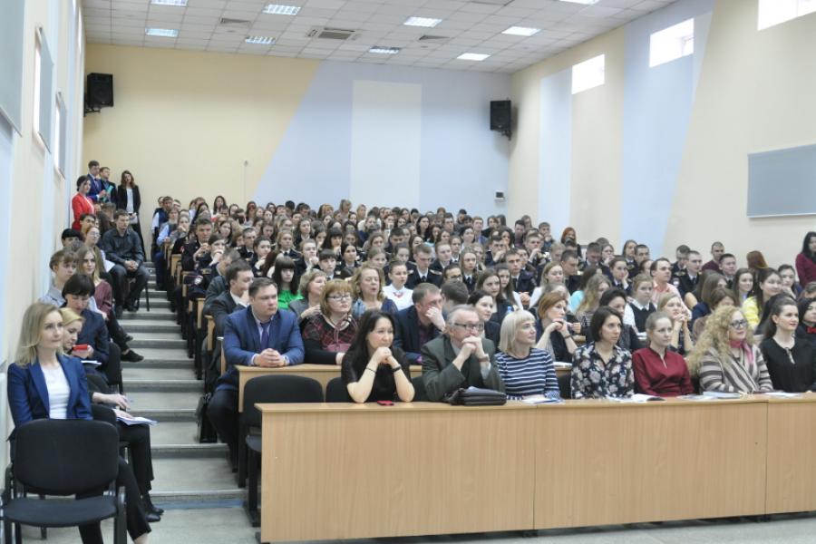 Почти 250 барнаульских студентов  приняли участие в научно-практической конференции в Академии