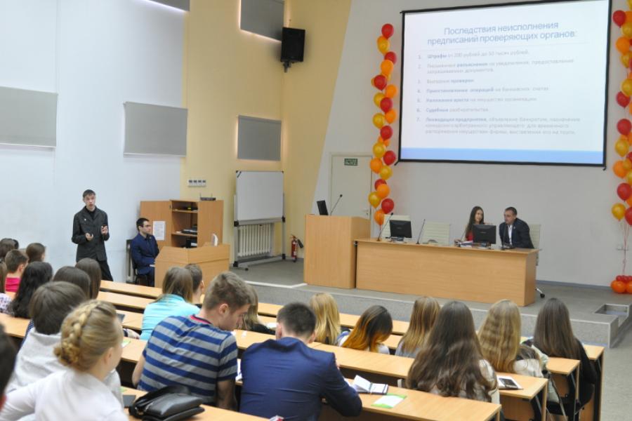 Депутаты барнаульского молодежного парламента провели мастер-класс для студентов Академии