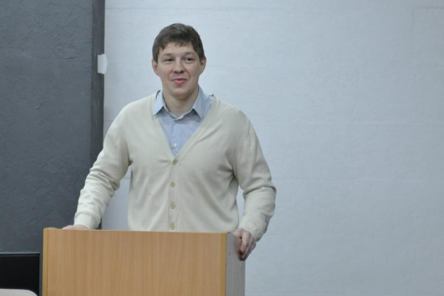 Чемпион мира Иван Нифонтов встретился с юными экономистами Академии