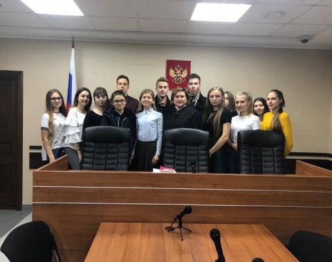 Студенты Алтайского филиала РАНХиГС посетили Железнодорожный районный суд
