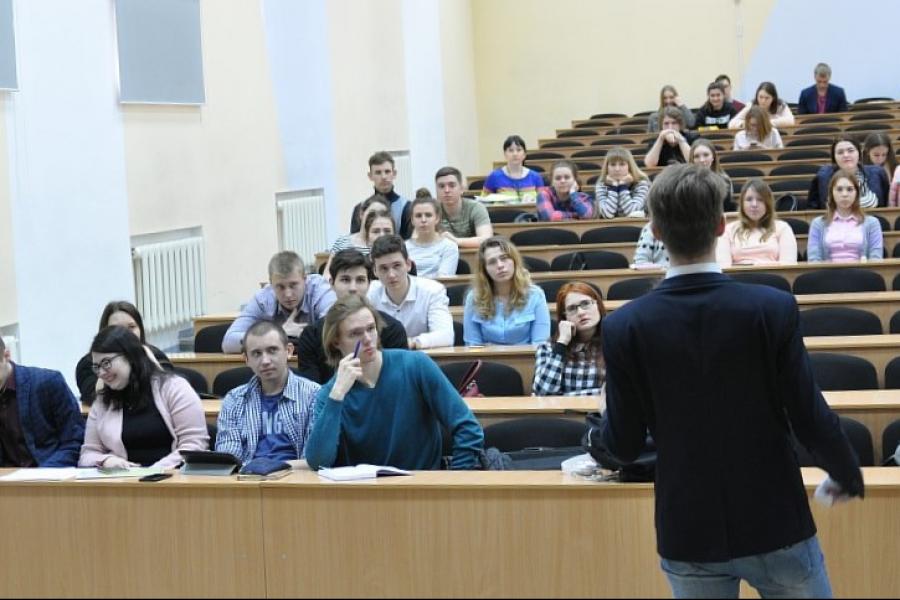 В Алтайском филиале Президентской академии прошли дебаты на тему  «Мигранты: вызов современности»