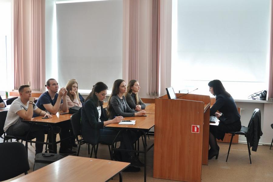 Заместитель руководителя УФНС России по Алтайскому краю встретилась со студентами Академии