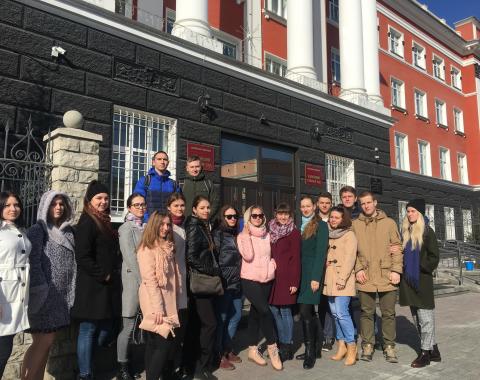 Юристы-первокурсники Алтайского филиала Президентской академии побывали с экскурсией в Алтайском краевом суде