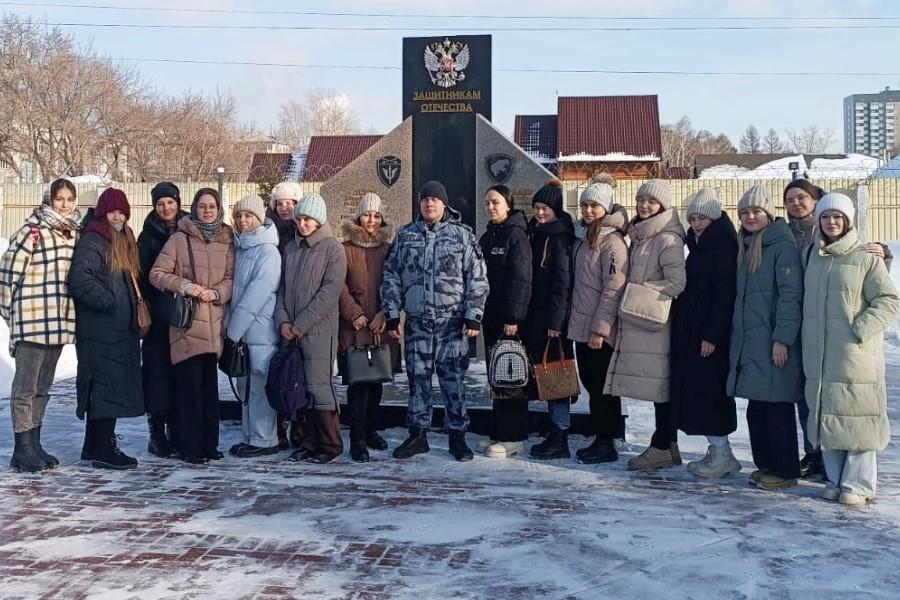 Будущие управленцы посетили ОМОН управления Росгвардии по Алтайскому краю