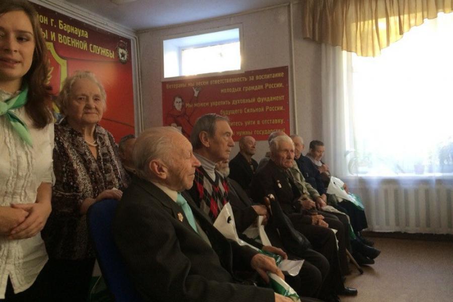 Волонтёры Академии поздравили ветеранов с Днём пожилого человека