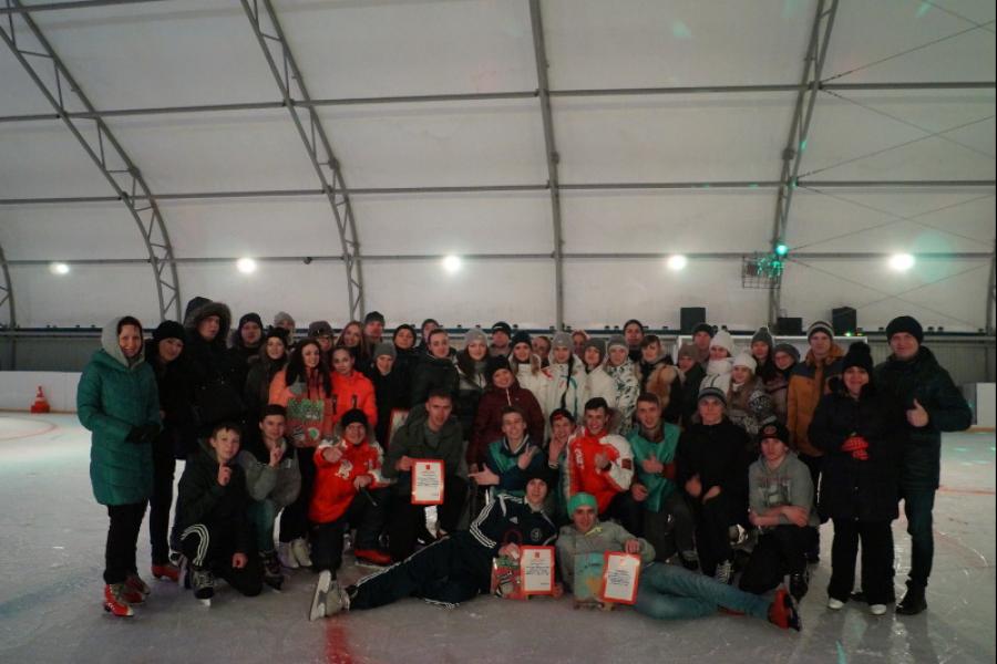 Студенты провели выходной на «Горячем льду»