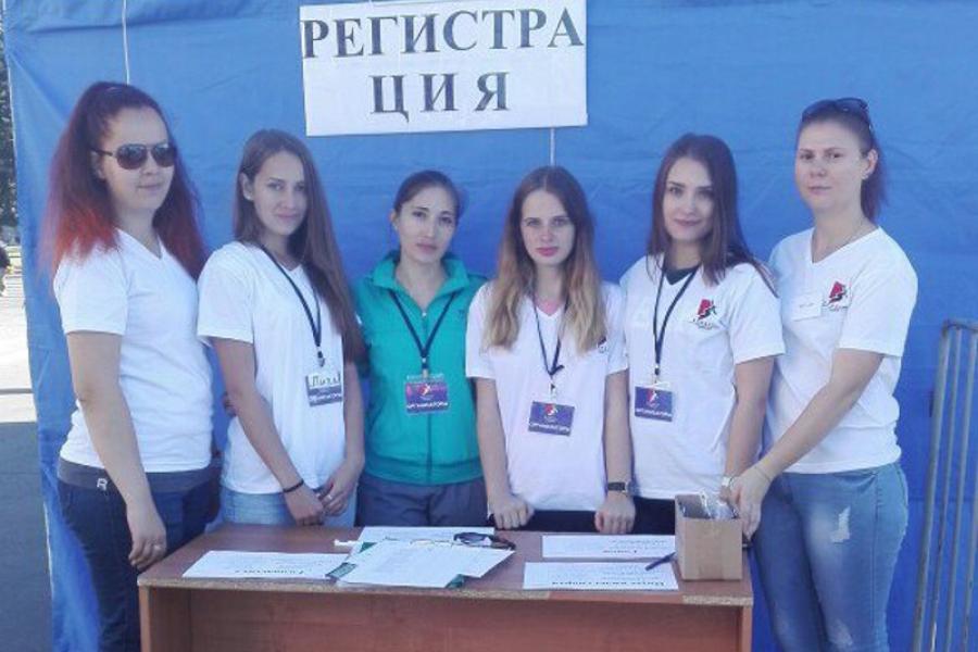 «Со спортивным азартом»: Активисты филиала поработали волонтерами на Дне города