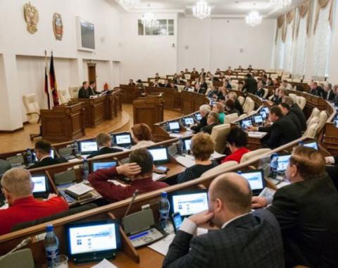 Выпускники Алтайского филиала РАНХиГС стали депутатами АКЗС