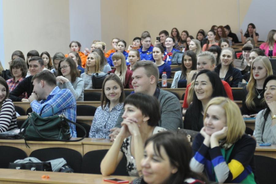 «Весеннее настроение»: в Академии поздравили прекрасных дам