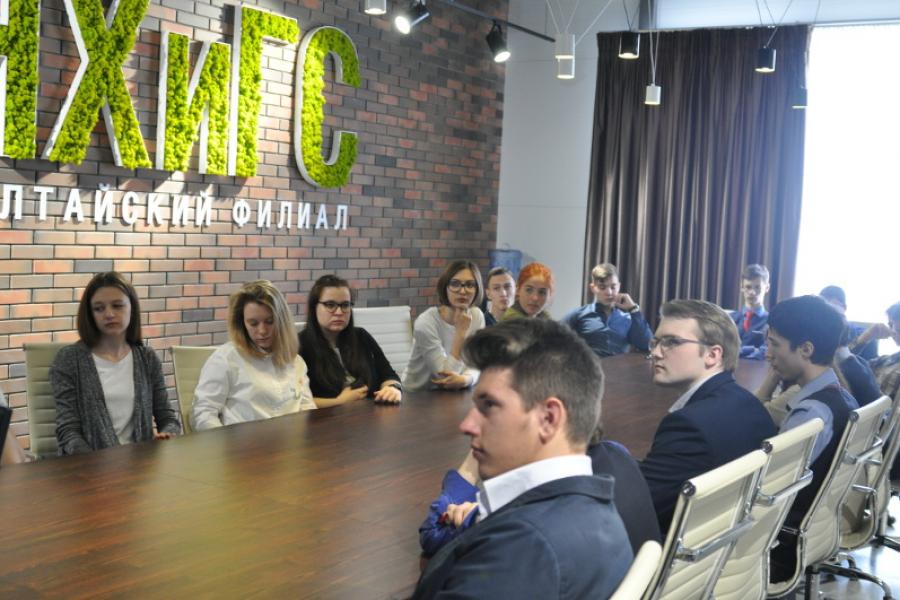 Барнаульские старшеклассники прошли профориентационный квест в Академии