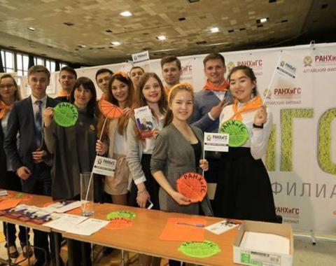 Академия провела самопрезентацию на краевой ярмарке вакансий учебных и рабочих мест