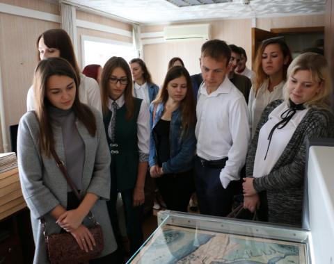 День знаний на экскурсии в Государственном архиве Алтайского края