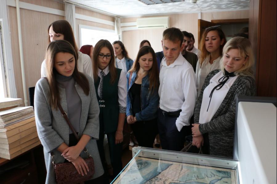 День знаний на экскурсии в Государственном архиве Алтайского края
