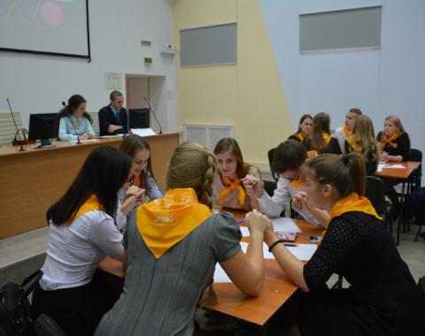 В Академии прошла первая серия интеллектуальной игры «Что? Где? Когда?»