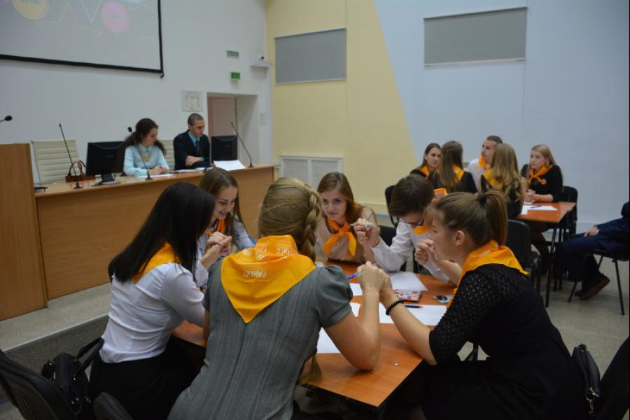 В Академии прошла первая серия интеллектуальной игры «Что? Где? Когда?»