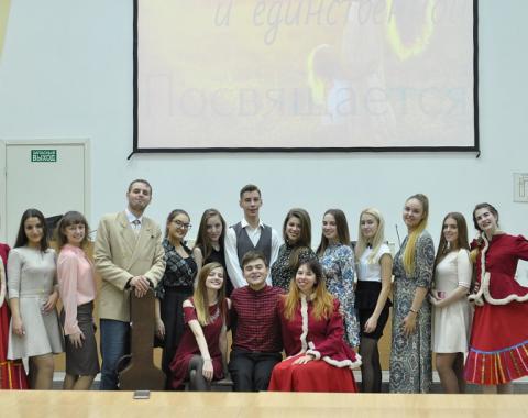 «Мама – это жизнь»: теплый праздник прошел в Академии накануне Дня матери