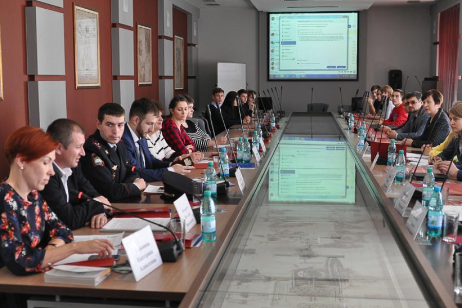 Депутаты, общественники и политологи обсудили в Академии итоги муниципальных выборов