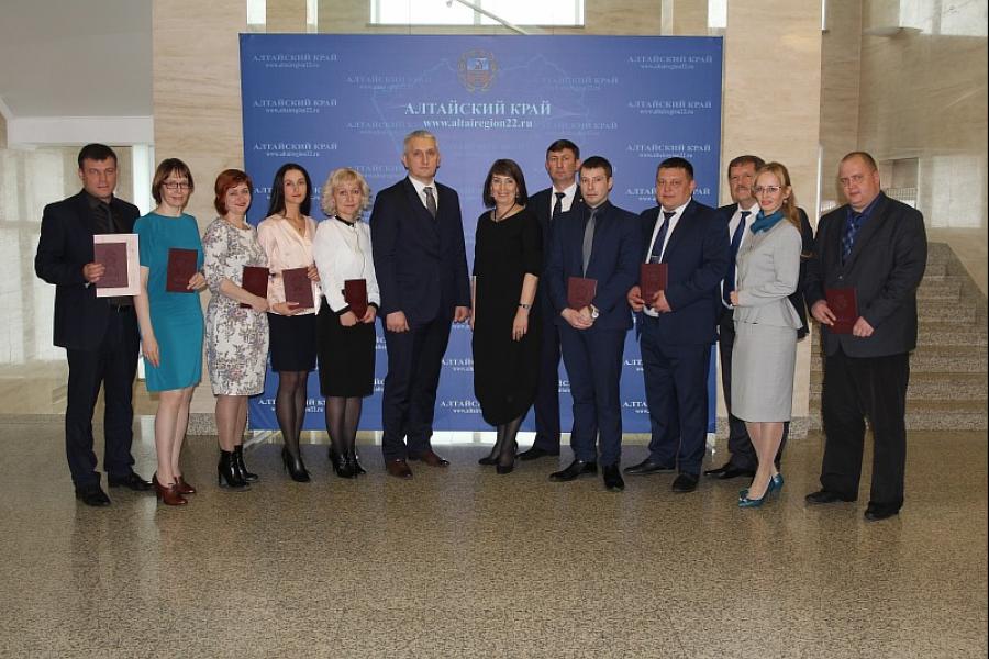 Дипломы Алтайского филиала РАНХиГС вручены в Правительстве Алтайского края