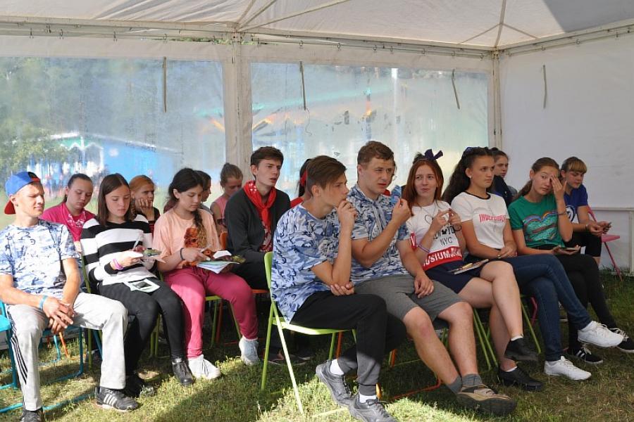 Преподаватели и студенты Академии провели мастер-классы в Международной летней детской деревне «Алтай-2018»