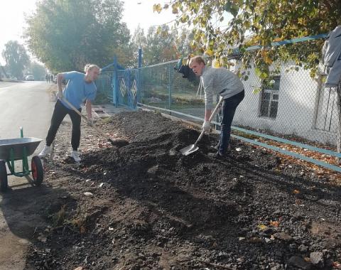 Активисты Алтайского филиала РАНХиГС помогли детскому саду благоустроить территорию