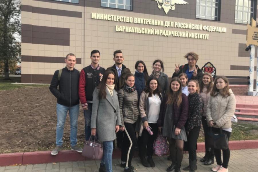 Будущие управленцы Алтайского филиала РАНХиГС побывали на экскурсии в БЮИ