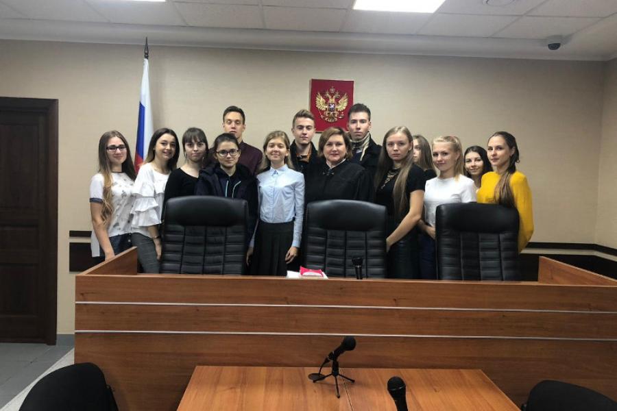 Студенты Алтайского филиала РАНХиГС посетили Железнодорожный районный суд