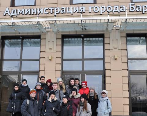 Первокурсники Алтайского филиала РАНХиГС побывали на экскурсии в администрации города
