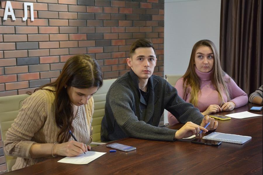 Студенты Академии приняли участие в онлайн-семинаре по использованию современных бизнес-приложений