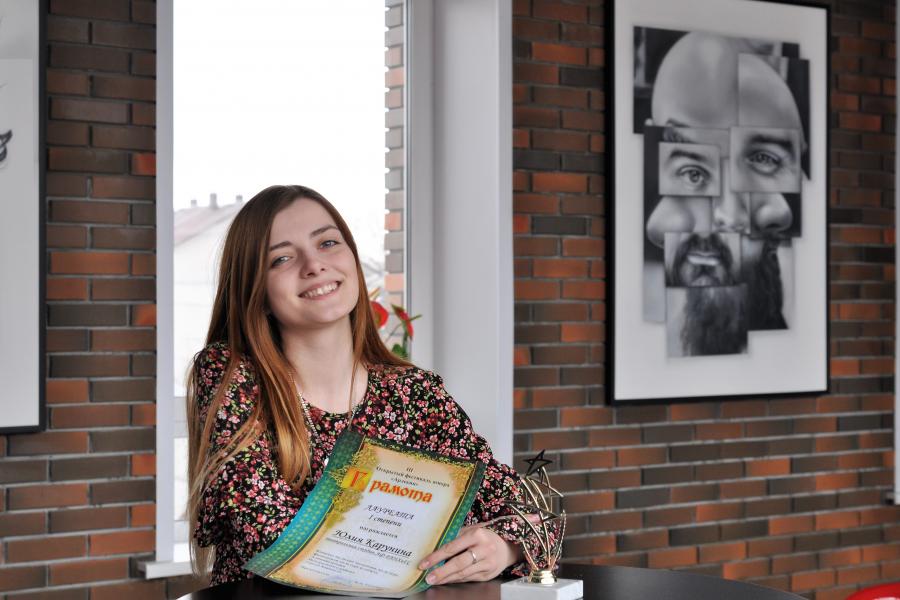 Студентка Алтайского филиала РАНХиГС Юлия Карунина завоевала первое место на фестивале «Арлекин»