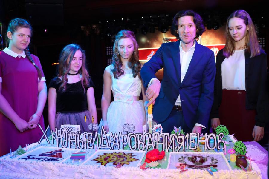 Волонтёры Алтайского филиала РАНХиГС приняли участие в  проведении бала «Юные дарования»