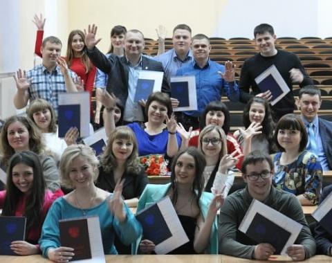 Студентам заочной формы обучения Алтайского филиала РАНХиГС вручили дипломы