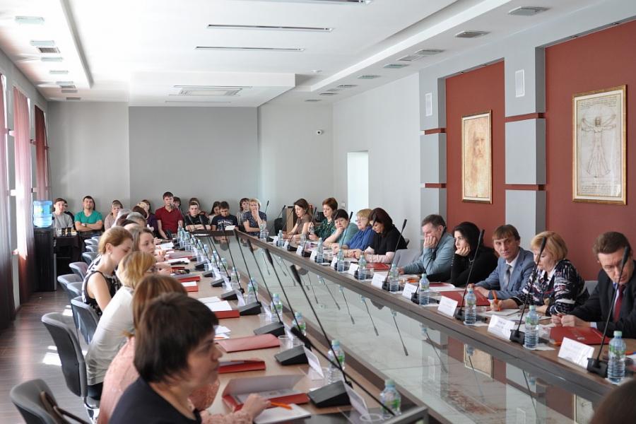 В Алтайском филиале РАНХиГС прошёл круглый стол «Управление персоналом в государственных и коммерческих организациях: обмен опытом»
