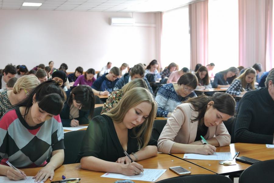 В Алтайском филиале Президентской академии написали «Тотальный диктант-2018»