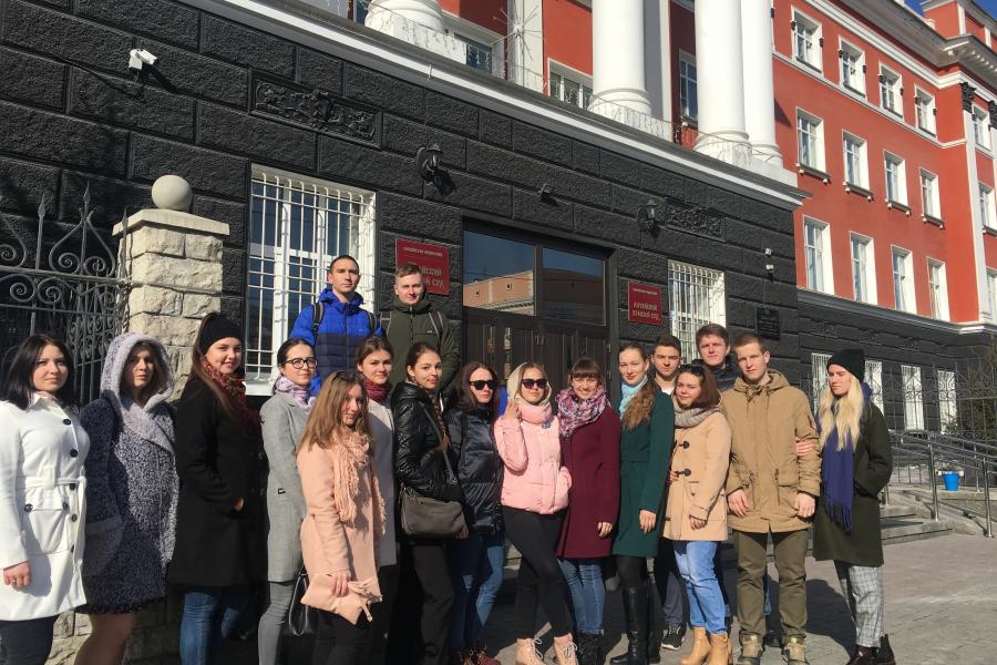 Юристы-первокурсники Алтайского филиала Президентской академии побывали с экскурсией в Алтайском краевом суде