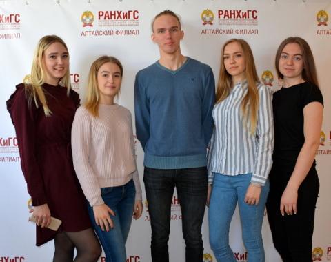 Студенты Академии  получили сертификаты от АКИПКРО