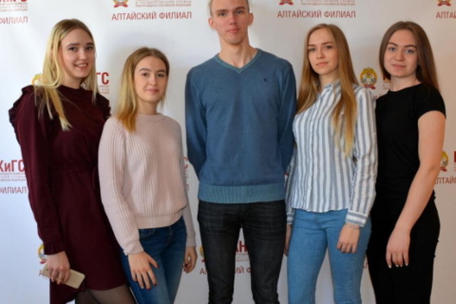 Студенты Академии  получили сертификаты от АКИПКРО