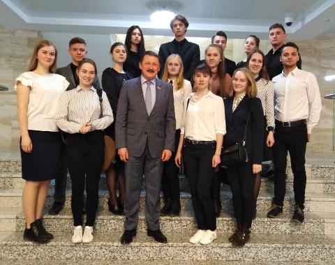 Студенты Алтайского филиала Президентской академии посетили АКЗС