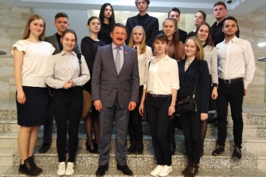 Студенты Алтайского филиала Президентской академии посетили АКЗС