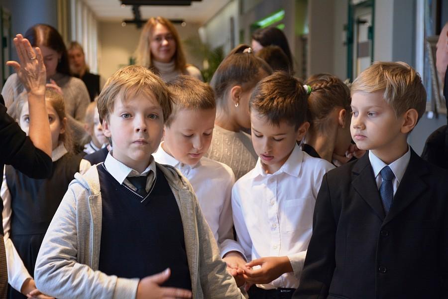 Третьеклассники хотят поступать в Академию: школьникам провели экскурсию по филиалу