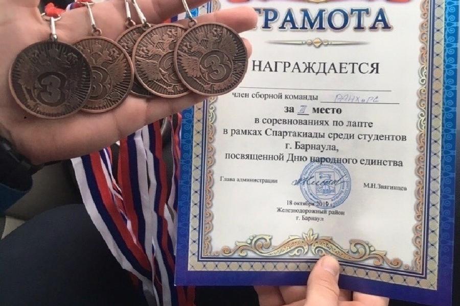 Студенты Алтайского филиала РАНХиГС взяли бронзу на городской спартакиаде