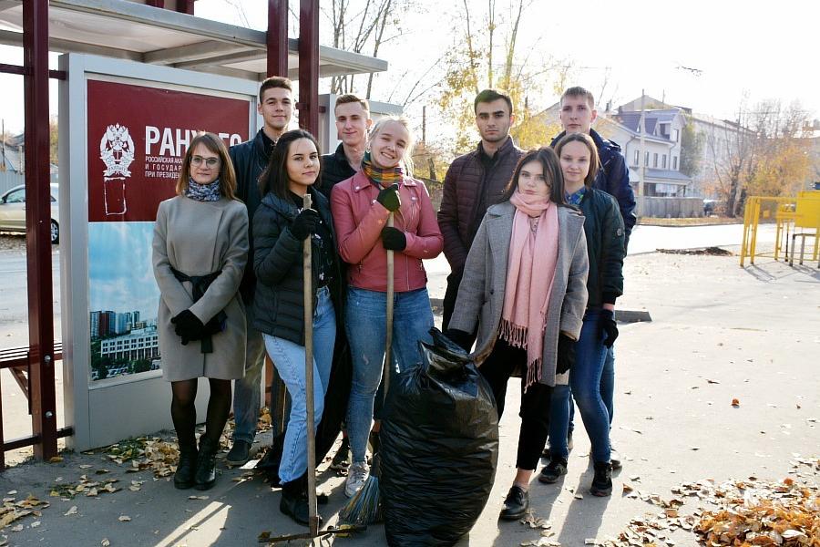 Студенты Академии провели субботники по всему городу