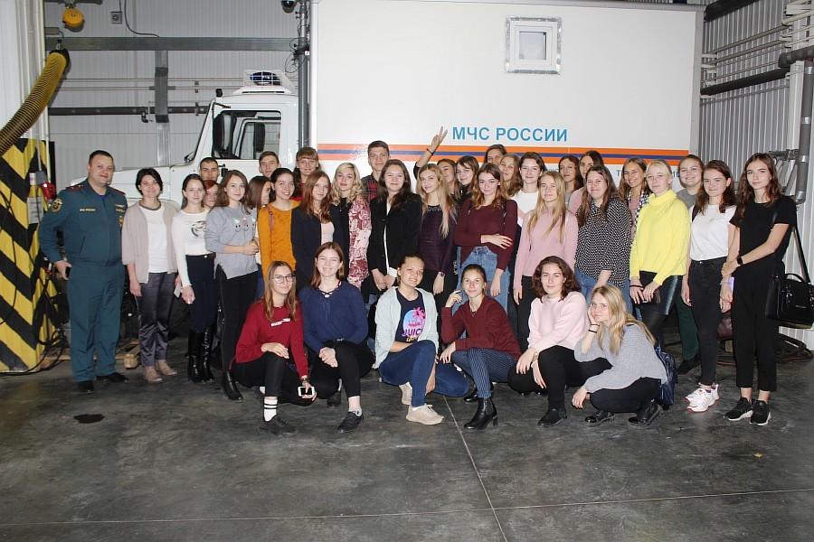 В Главном управлении МЧС России по Алтайскому краю провели экскурсию для студентов Академии