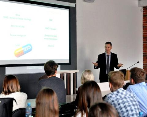 Менеджер по инновациям и краудсорсингу Сибирского банка Сбербанка провел семинар для студентов Академии