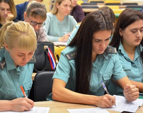 Судебные приставы прошли повышение квалификации в Алтайском филиале РАНХиГС