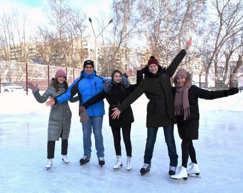 Все на лед! В Академии открылся каток