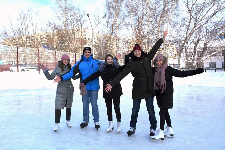 Все на лед! В Академии открылся каток