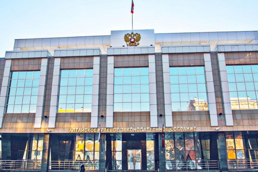 Декан юридического факультета, старший преподаватель, а также два выпускника Академии стали членами Общественной палаты Алтайского края