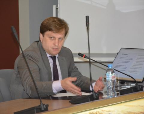 Министру здравоохранения Алтайского края Дмитрию Попову представили новую магистерскую программу по направлению «Психология»